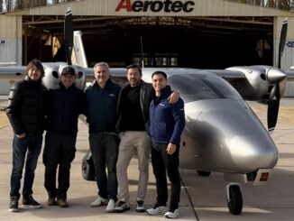 Tecnam P2006T NG SPORT en la plataforma del hangar de Aerotec en Argentina.