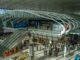 Vista interior de la terminal de pasajeros en una de las principales estaciones aéreas operadas por Aeropuertos Argentina.