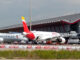 Aviones comerciales de Iberia y American Airlines operando en la Terminal 4 del Aeropuerto Adolfo Suárez Madrid-Barajas, perteneciente a la red de aeropuertos de Aena.