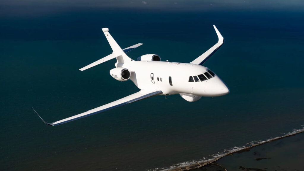 Dassault Aviation entrega a Francia los dos primeros Falcon Albatros de vigilancia marítima Avión de vigilancia marítima Falcon Albatros de Dassault Aviation en vuelo sobre el océano.