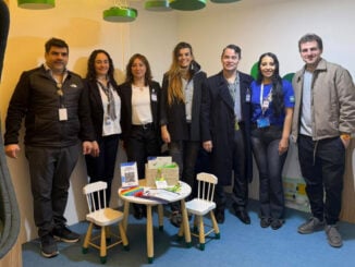 Autoridades y personal del Aeropuerto Internacional de El Calafate en la nueva Sala Sensorial inaugurada por London Supply Group
