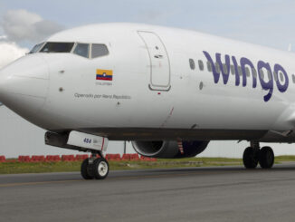 Avión Boeing 737 de la aerolínea rodando por la pista, destinado a operar los vuelos de Wingo a Caracas