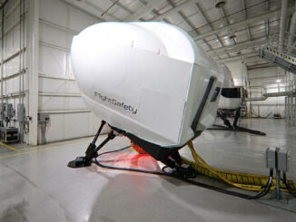 Simulador de vuelo completo (Full-Flight Simulator) Nivel D desarrollado por FlightSafety para el entrenamiento de tripulaciones de Embraer E190-E2 de Azul Brazilian Airlines.